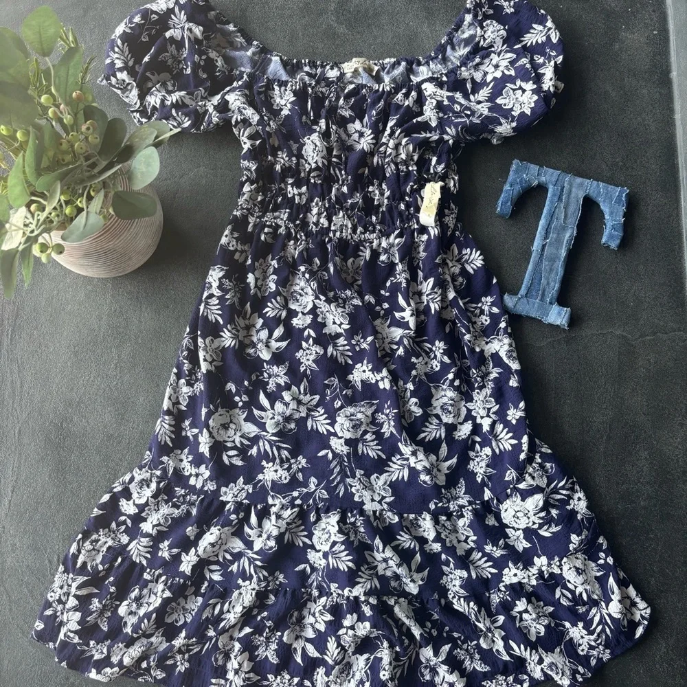 NWT Liberty Love Floral Smocked Midi Dress - Size Large - Picture 2 of 3